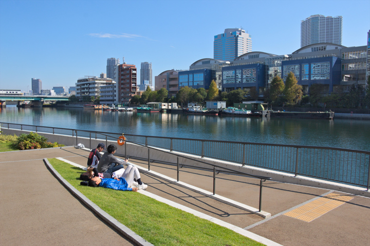 朝潮運河親水公園（月島二丁目）